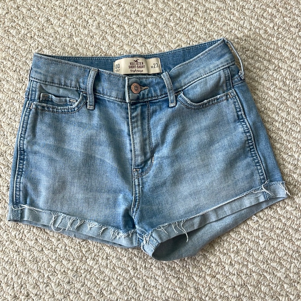 Hollister Denim Jean Shorts - High Rise - size w23 00 - like new ⭐️